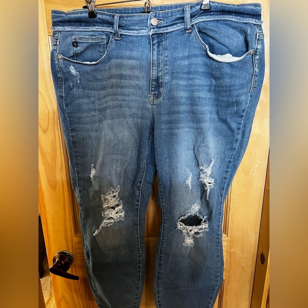 Used JUDY BLUE distressed skinny jeans size 20W